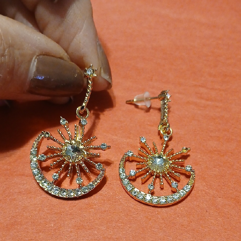 Earrings Sparkly Snowflakes New No Tags